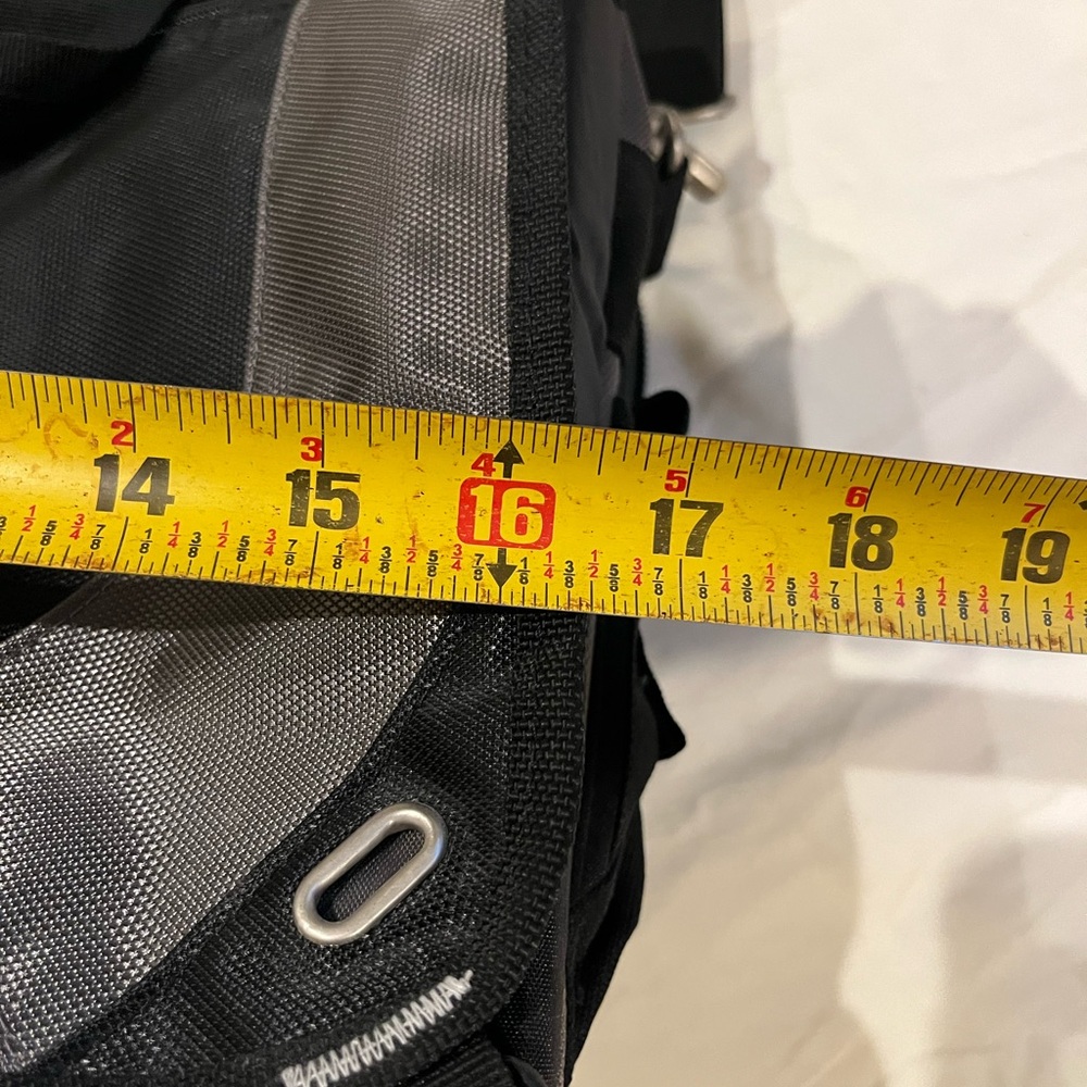 Ogio single shoulder laptop bag - Picture 9 of 14